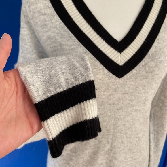 Margaret O'Leary V Neck Varsity Stripe Cashmere Sweater Grey Blue Size Medium - Picture 5 of 14